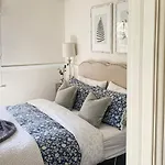 Marigold Cottage Charming 1870S Central Daylesford Cottage