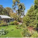 Cheerful, Cosy Cottage With Homely Amenities