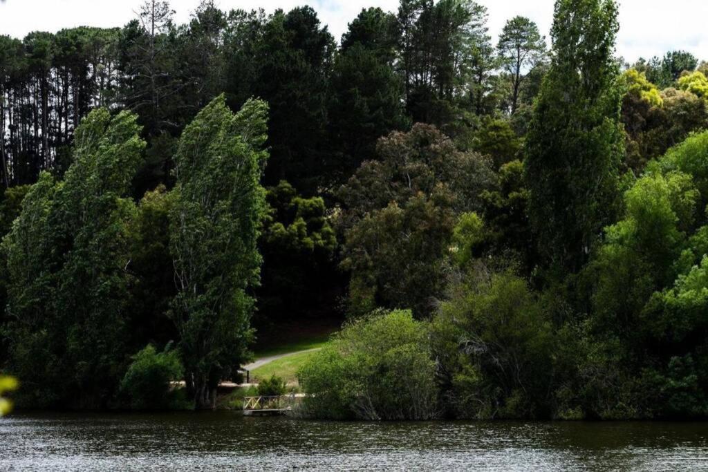 Splinters - Lakeside Retreat Daylesford