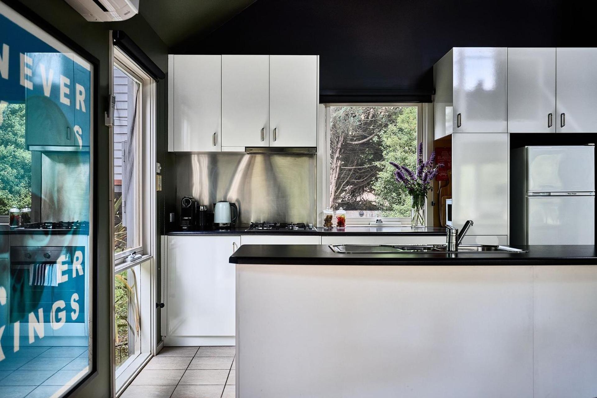 Boatshed By Istana - Green Door Holiday home *