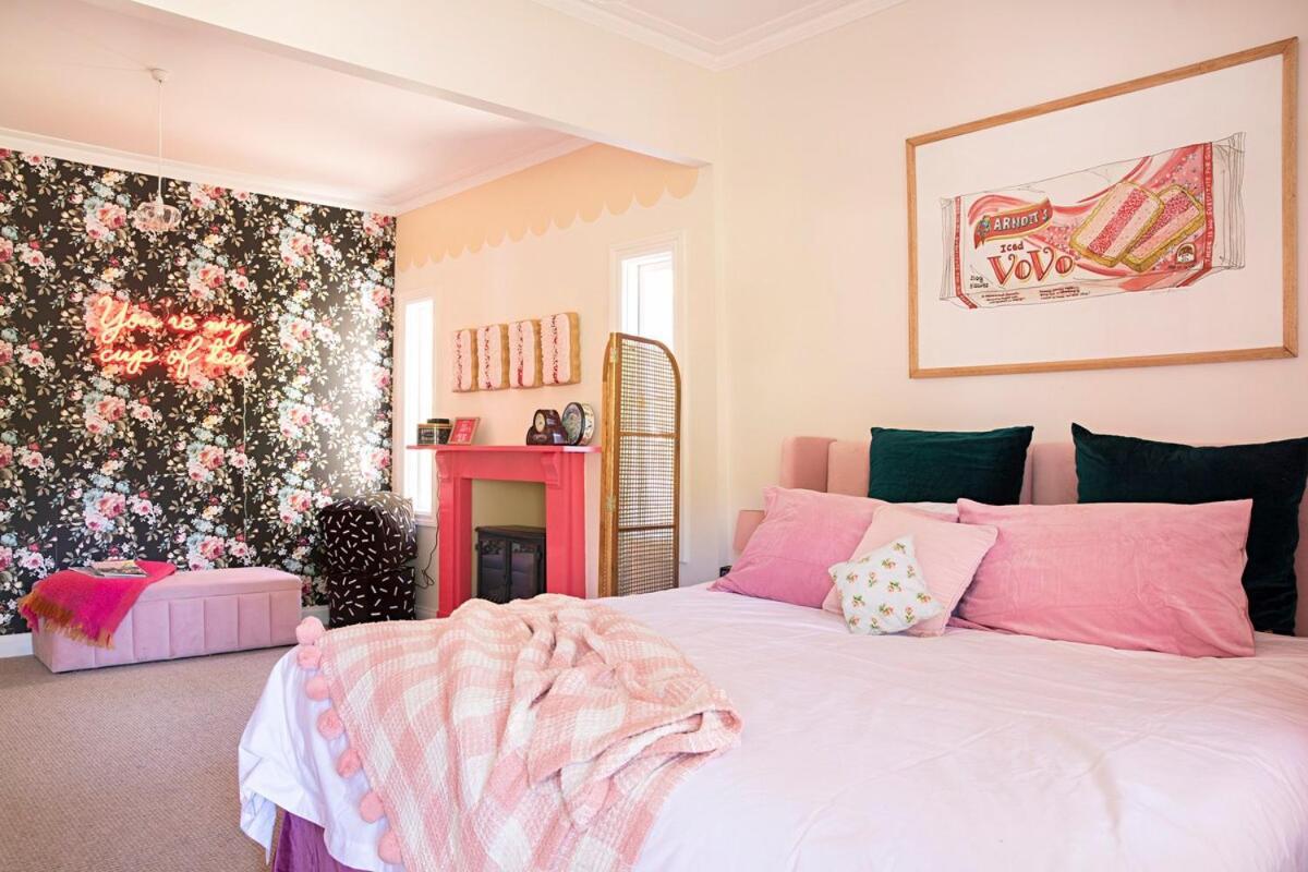 Sweet Retreat - Central, Immersive, Pet Friendly, Renovated, Cute!