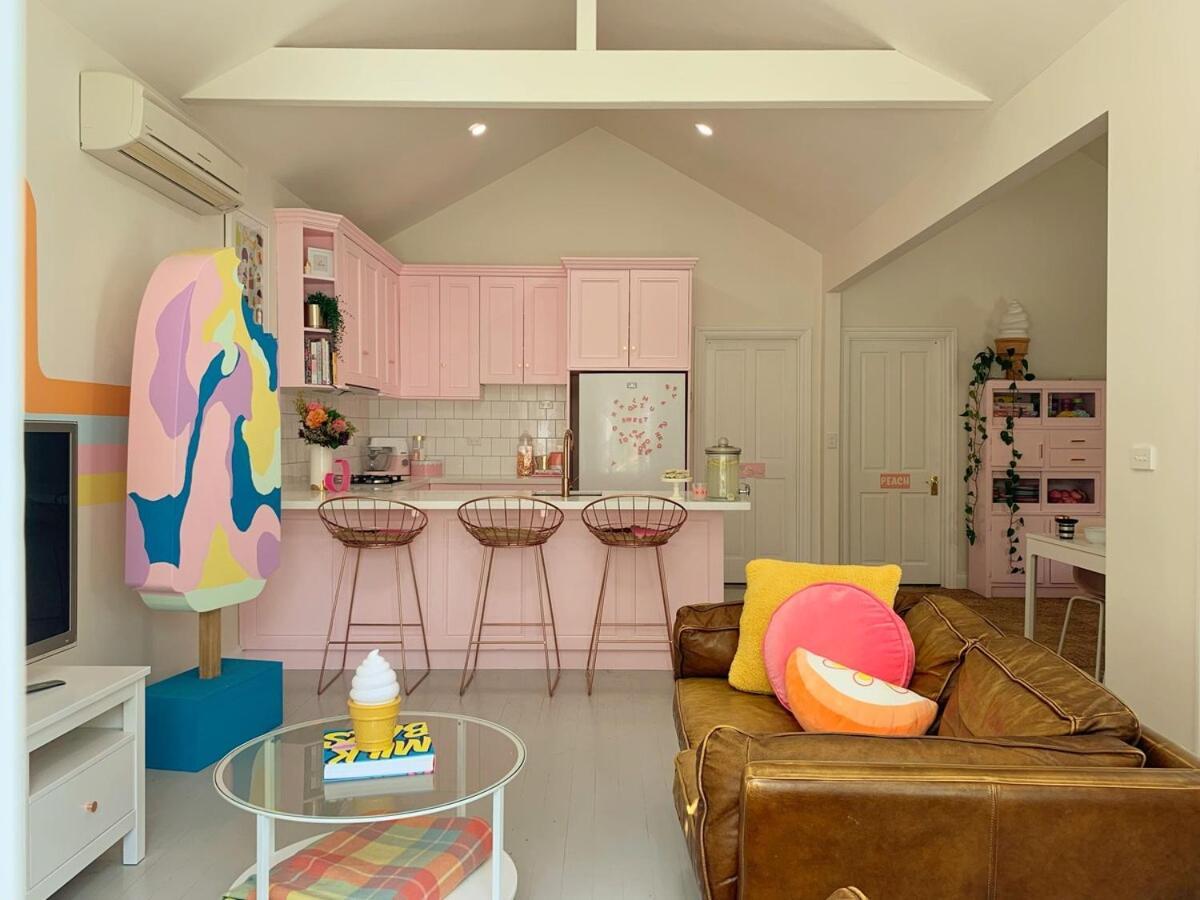 Holiday home Sweet Retreat - Central, Immersive, Pet Friendly, Renovated, Cute! *