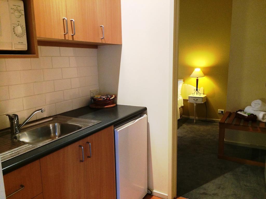 Lakeside Studio Apartment *